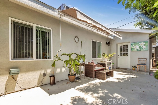 6015 Laurelgrove Avenue, North Hollywood CA: https://media.crmls.org/medias/b6c92c5e-6734-4531-b050-7a33be31f336.jpg