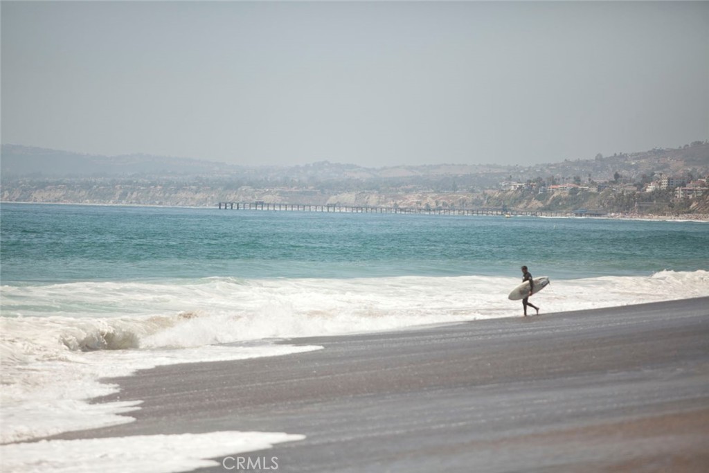 https://media.crmls.org/medias/b6c9795e-5f0a-4d2b-8922-082de295114b.jpg?preset=X-Large