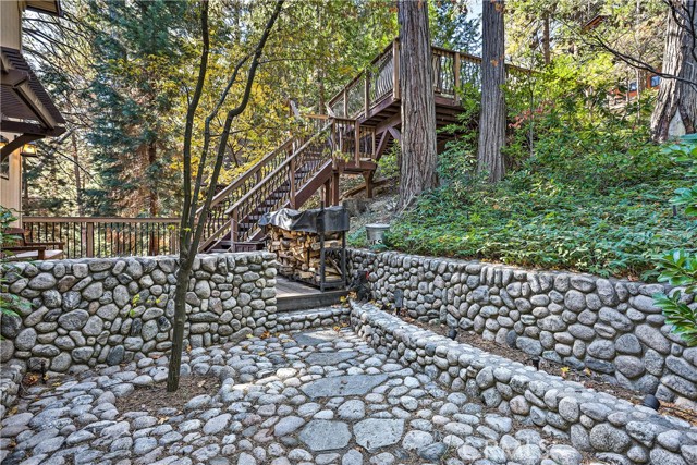 Detail Gallery Image 2 of 30 For 26637 Lake Forest Dr, Twin Peaks,  CA 92391 - 2 Beds | 2/1 Baths