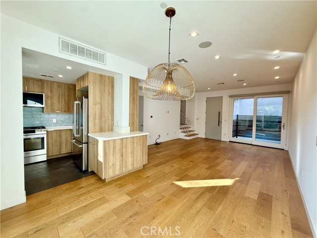 Detail Gallery Image 6 of 37 For 1035 Figueroa Ter #4,  Los Angeles,  CA 90012 - 3 Beds | 2/1 Baths