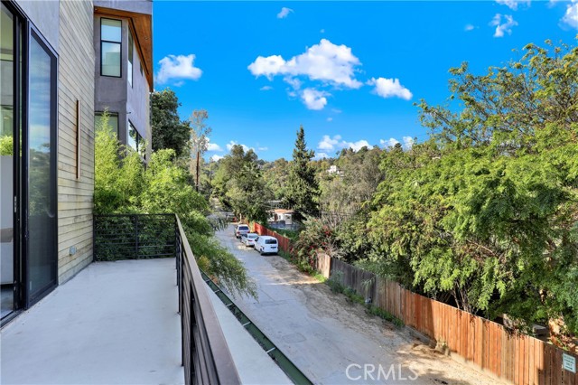 Detail Gallery Image 35 of 45 For 3949 Glenalbyn Dr, Los Angeles,  CA 90065 - 3 Beds | 2/1 Baths