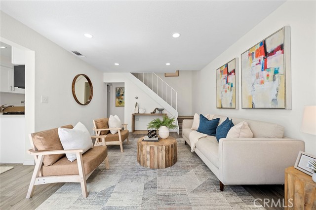 Detail Gallery Image 3 of 26 For 16735 Cedarwood, Cerritos,  CA 90703 - 2 Beds | 1/1 Baths