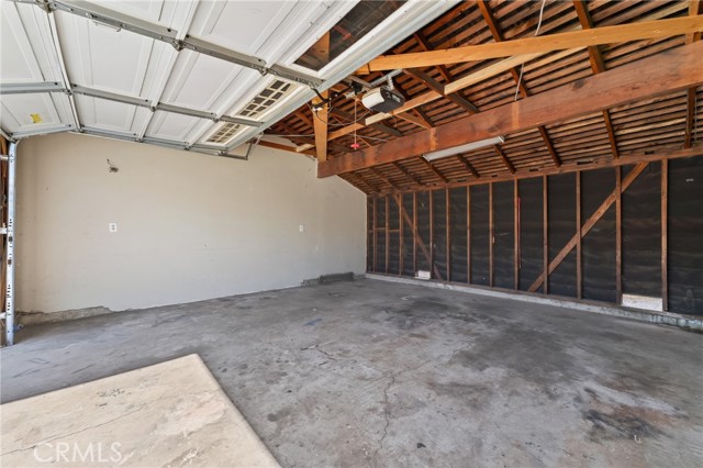 6819 Bellaire Avenue photo 37