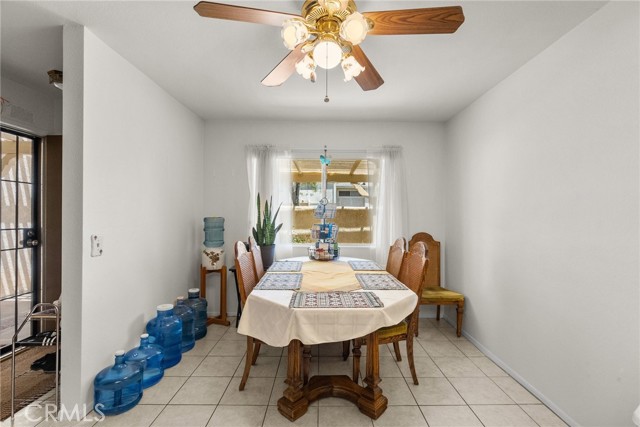 Detail Gallery Image 6 of 22 For 1836 E Avenue J2 #5,  Lancaster,  CA 93535 - 3 Beds | 3 Baths