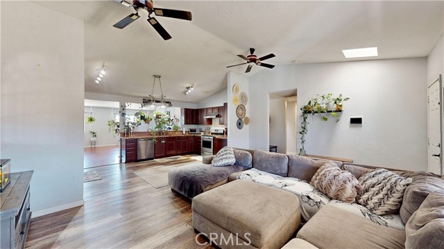 Detail Gallery Image 12 of 74 For 14380 La Brisa Rd, Victorville,  CA 92392 - 4 Beds | 2/1 Baths