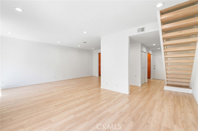 3208 Colorado Avenue, Santa Monica CA: https://media.crmls.org/medias/b6cb4cec-c1f3-42c6-9b30-153275802898.jpg