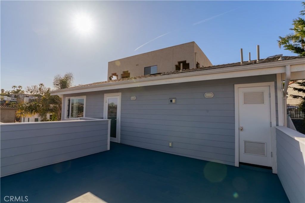 MLS #OC25049530 img 1