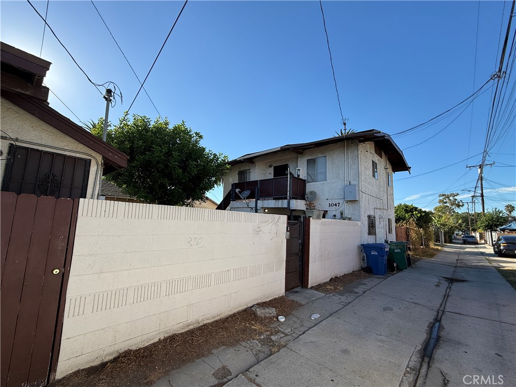 Triplex at 1047 E New York
