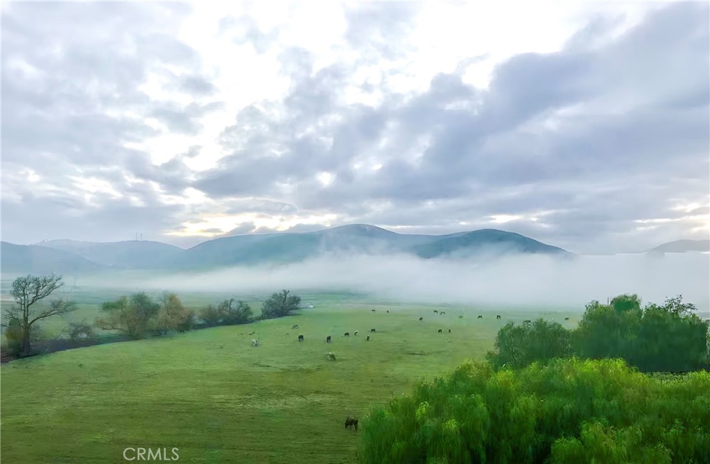 https://media.crmls.org/medias/b6ce57a5-7931-40bc-9c3b-c535f6b34347.jpg?preset=X-Large