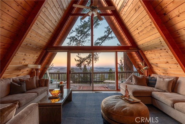 24032 Skyland Drive, Crestline CA: https://media.crmls.org/medias/b6cebd8f-8b4c-4081-9f90-5a816df70e3d.jpg