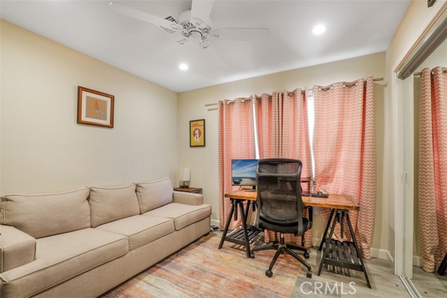 22960 Crespi Street, Woodland Hills CA: https://media.crmls.org/medias/b6cf961f-67ee-46e1-948a-13561c829a67.jpg