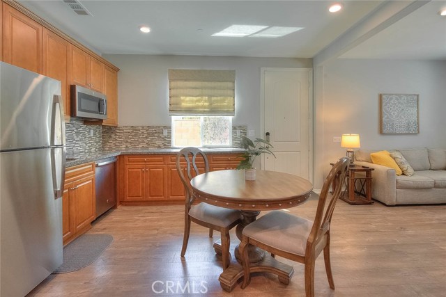 Image 28 of 67 For 14861 Henry Street