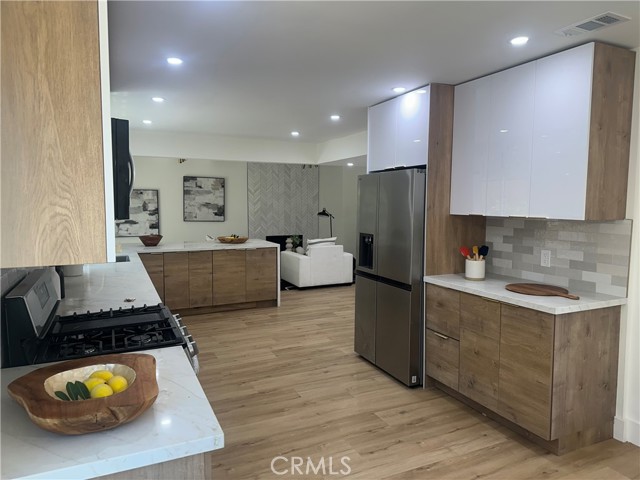 8043 Hillandale Drive, San Diego CA: https://media.crmls.org/medias/b6d0e2d5-0bd2-4162-a835-ab8a00c988fc.jpg
