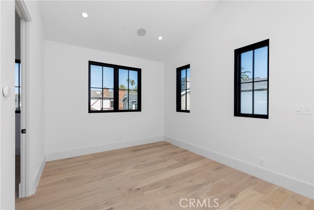 577 36th Street, Manhattan Beach, California 90266, 5 Bedrooms Bedrooms, ,5 BathroomsBathrooms,Residential,Sold,36th,SB21113889