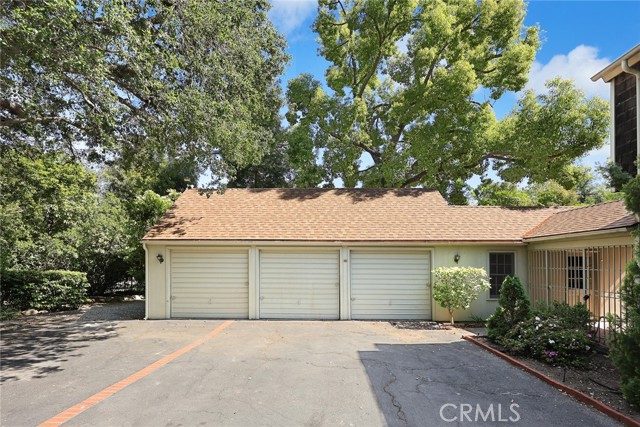 85 S San Rafael Avenue, Pasadena CA: https://media.crmls.org/medias/b6d281d4-a363-4f95-8535-60e655315dd3.jpg