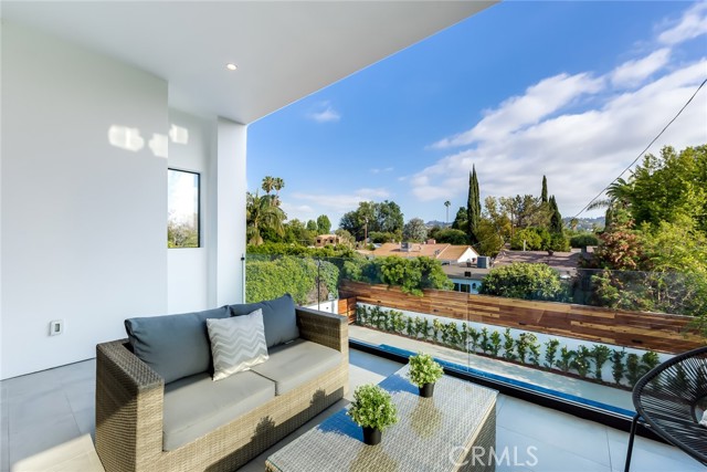 12732 Hortense Street, Studio City CA: https://media.crmls.org/medias/b6d2fea8-3028-4ace-ad35-18566436e88a.jpg