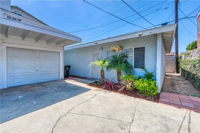 4430 W 166th Street, Lawndale CA: https://media.crmls.org/medias/b6d36c77-7d43-4286-8709-215c88ff4fc2.jpg