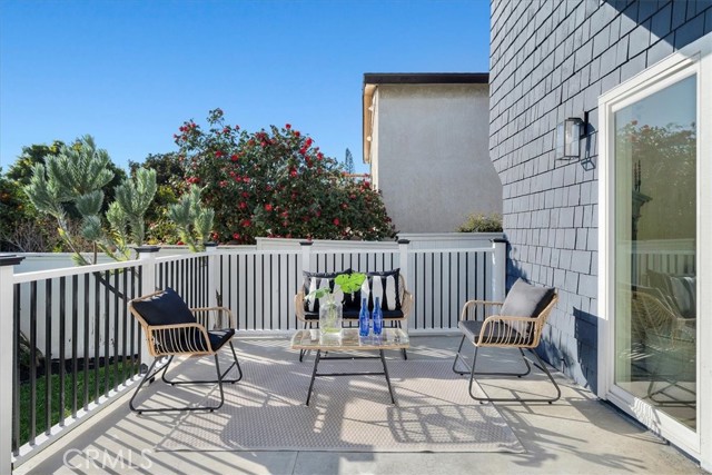 1034 Avenue D, Redondo Beach, California 90277, 4 Bedrooms Bedrooms, ,3 BathroomsBathrooms,Residential,For Sale,Avenue D,SB24253927