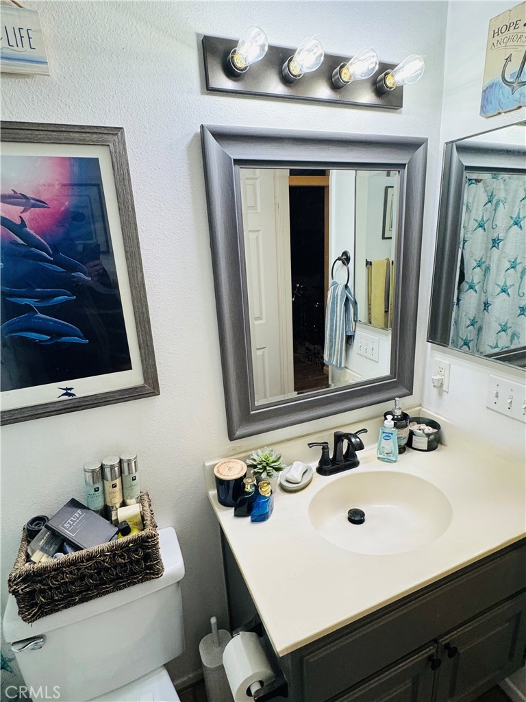 https://media.crmls.org/medias/b6d451bb-6367-496d-aee0-3e58d1a9ff94.jpg?preset=X-Large