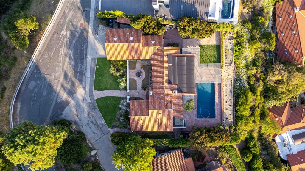 https://media.crmls.org/medias/b6d45e7b-5b21-4c9d-986a-b2d2752ae6fe.jpg?preset=X-Large