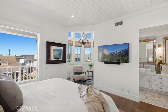 Detail Gallery Image 18 of 31 For 718 Poinsettia, Corona Del Mar,  CA 92625 - 3 Beds | 3/1 Baths