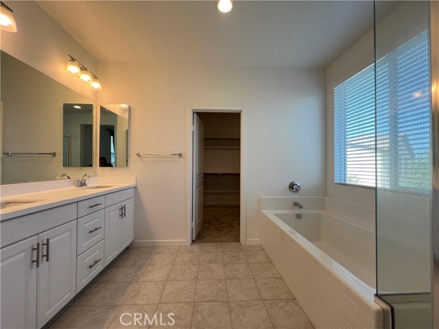 Detail Gallery Image 8 of 17 For 4917 S Avocado Trl, Ontario,  CA 91762 - 5 Beds | 4 Baths