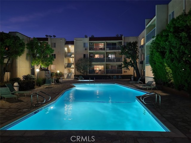 Detail Gallery Image 23 of 25 For 18307 Burbank Bld #14,  Tarzana,  CA 91356 - 2 Beds | 2 Baths