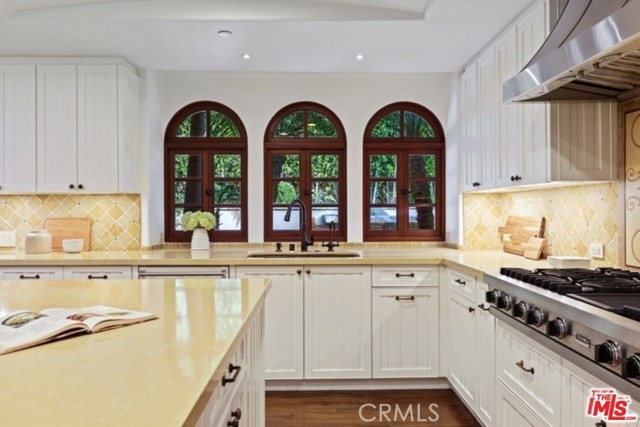 Detail Gallery Image 8 of 29 For 746 Norway Ln, Los Angeles,  CA 90049 - 5 Beds | 6 Baths