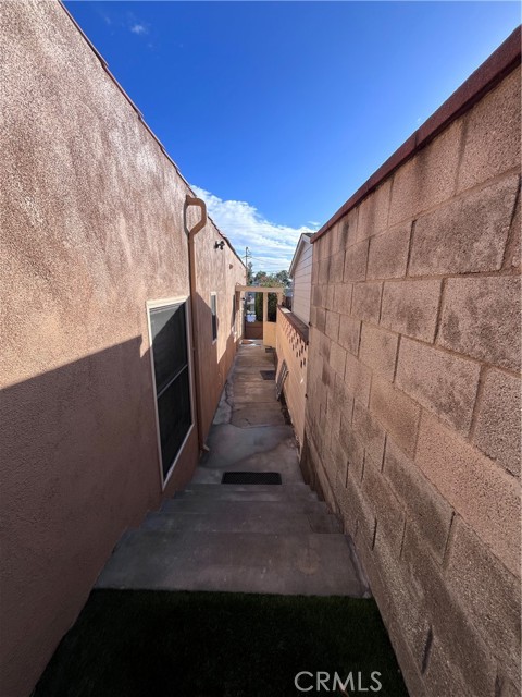 609 Hillcrest Street, El Segundo CA: https://media.crmls.org/medias/b6d62c1b-4b27-488b-8519-5769003dc0fe.jpg