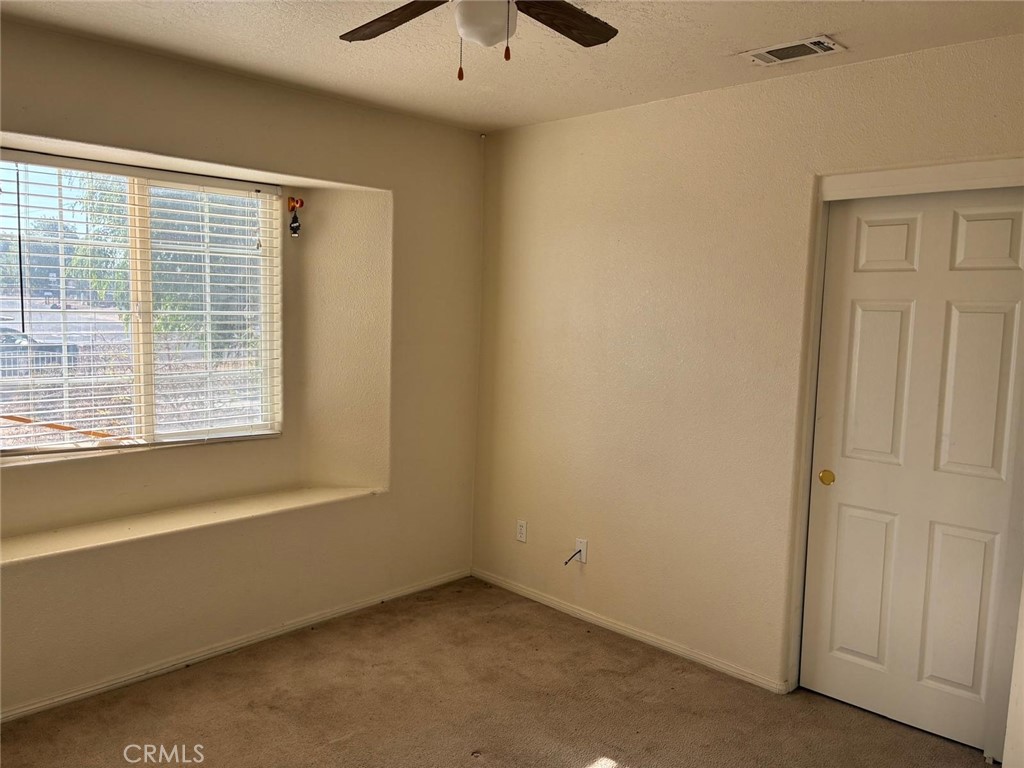 https://media.crmls.org/medias/b6d6548c-5cb9-4092-bdbb-04a9320bc212.jpg?preset=X-Large