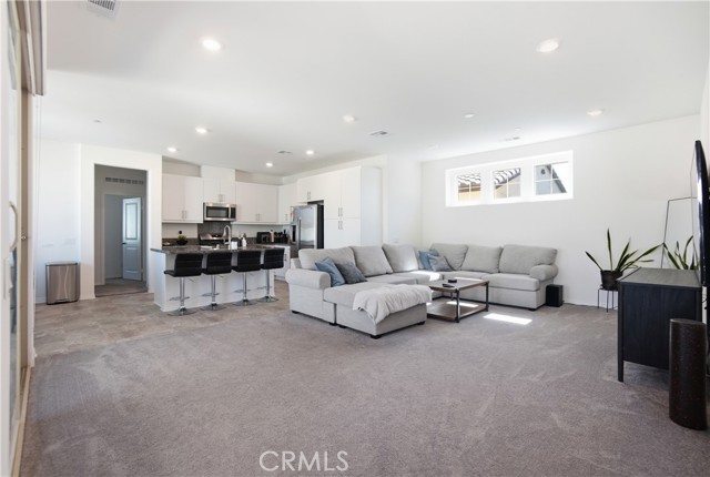 Detail Gallery Image 2 of 45 For 16651 Snowdrop #1,  Fontana,  CA 92336 - 3 Beds | 2 Baths