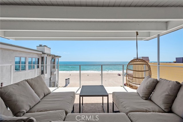 2208 The Strand, Manhattan Beach CA: https://media.crmls.org/medias/b6d7aefe-d043-4a78-9ace-daae015cd88c.jpg