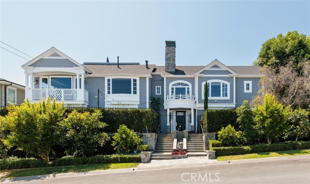 Detail Gallery Image 2 of 69 For 125 Kings Pl, Newport Beach,  CA 92663 - 5 Beds | 6/1 Baths