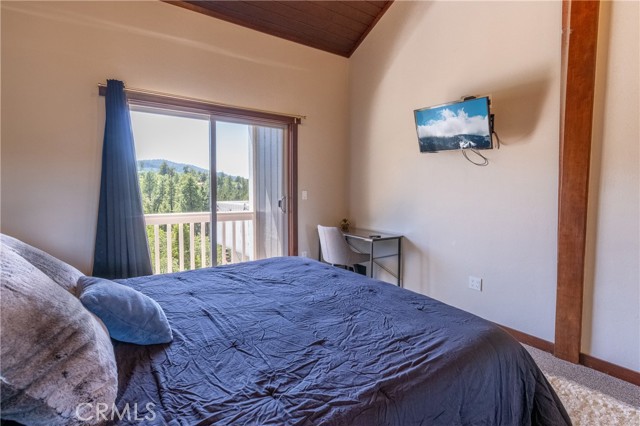 43866 Mendocino Drive, Big Bear Lake CA: https://media.crmls.org/medias/b6d8cfe6-8717-4ebb-ba1f-bd908f97be20.jpg