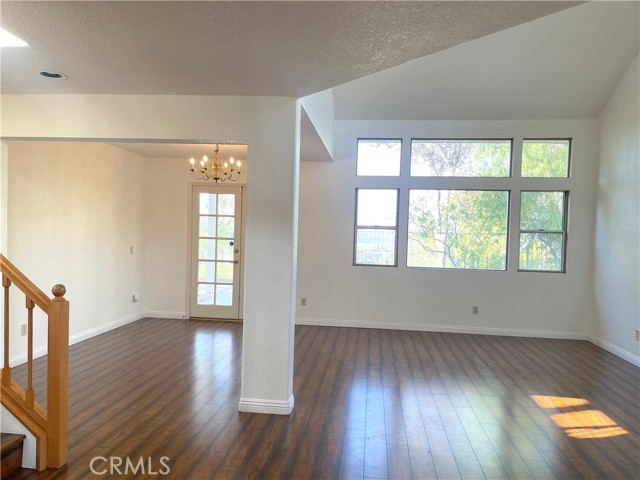 2985 Amber Drive, Corona CA: https://media.crmls.org/medias/b6d93f66-c4f9-4718-a0a0-95e210e70392.jpg