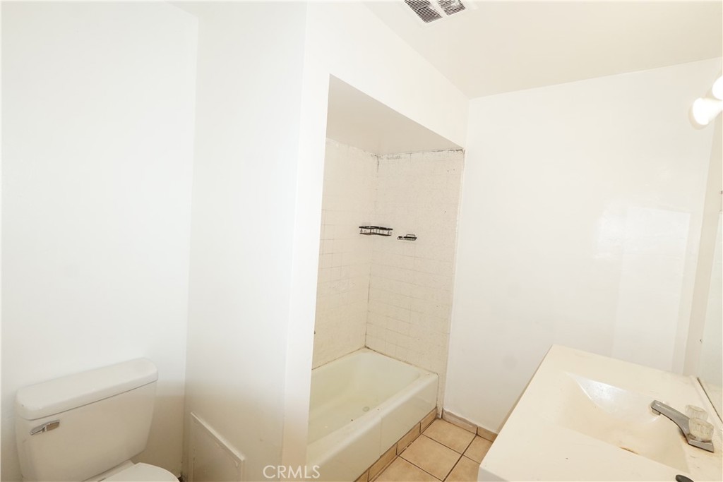 https://media.crmls.org/medias/b6d9960f-1cca-4b35-90fd-5537b0108194.jpg?preset=X-Large