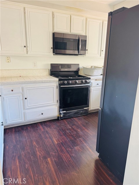 2512 N Tustin Avenue, Santa Ana CA: https://media.crmls.org/medias/b6d9e305-df73-4002-af9c-27c5ba5da080.jpg