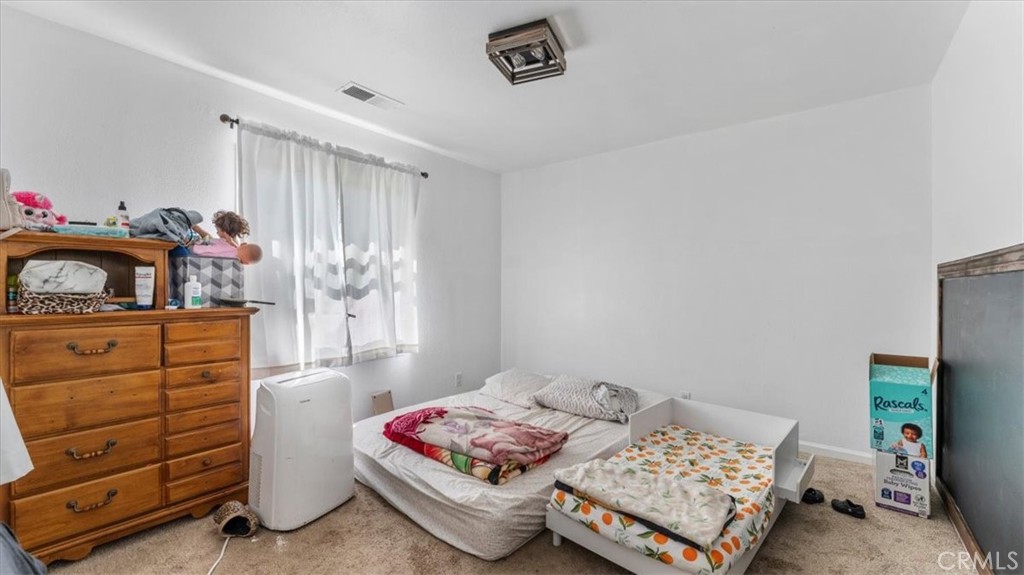 https://media.crmls.org/medias/b6da570e-9dfd-4bed-bf20-0a226ec7136c.jpg?preset=X-Large