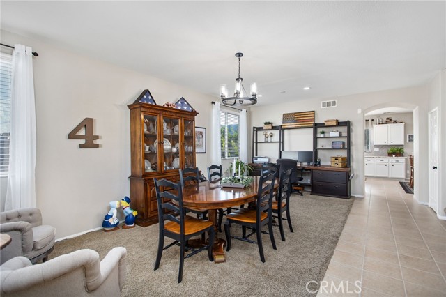 6347 Lyndsey Street, Eastvale CA: https://media.crmls.org/medias/b6dad980-59b7-44c9-abc0-2afb35226155.jpg