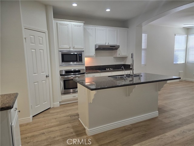 31532 Royal Oaks Drive, Temecula CA: https://media.crmls.org/medias/b6dafe5e-12d7-4ee1-b031-1fed172bb11e.jpg