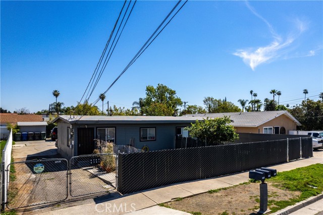 5787 Warren Street, Riverside CA: https://media.crmls.org/medias/b6dbc906-fc43-4ef1-baaa-cb68442ecd91.jpg