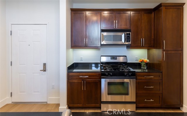 Detail Gallery Image 4 of 37 For 2400 Scholarship, Irvine,  CA 92612 - 1 Beds | 1 Baths