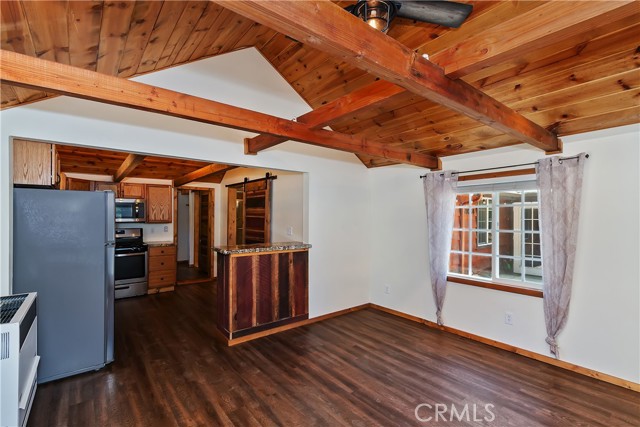 Detail Gallery Image 5 of 49 For 39234 N Shore Dr, Fawnskin,  CA 92333 - 2 Beds | 1/1 Baths