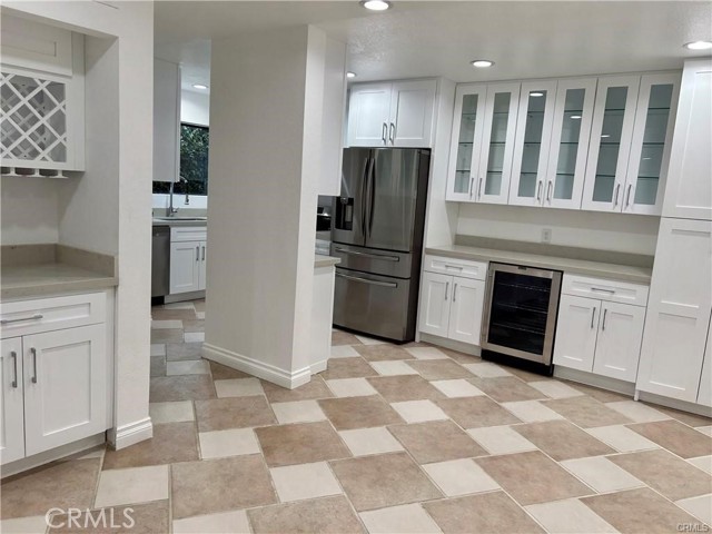 Detail Gallery Image 7 of 11 For 327 W Stocker St #4,  Glendale,  CA 91202 - 2 Beds | 2/1 Baths