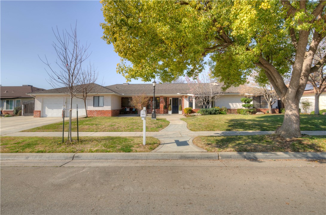 Detail Gallery Image 1 of 1 For 7579 N Mansionette Dr, Fresno,  CA 93720 - 4 Beds | 3 Baths