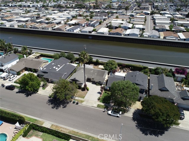 6112 Shields Drive, Huntington Beach CA: https://media.crmls.org/medias/b6dd1249-fd28-401a-a09e-51949faaa47e.jpg
