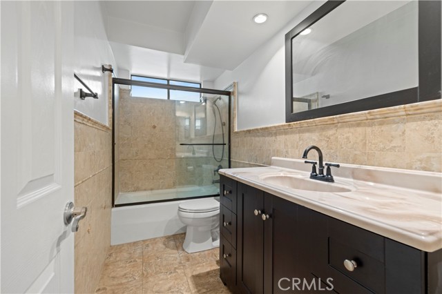Detail Gallery Image 12 of 20 For 515 N Kenwood #112,  Glendale,  CA 91206 - 2 Beds | 2 Baths