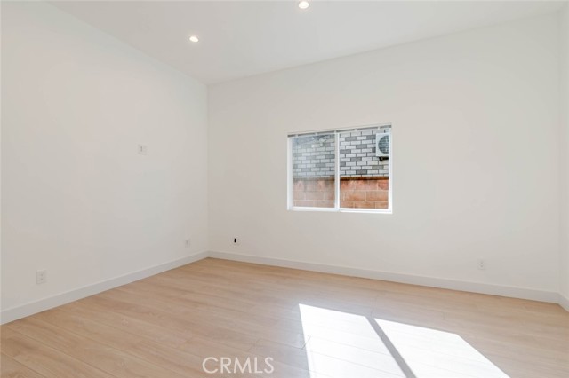 Detail Gallery Image 14 of 18 For 6852 Ranchito Ave, Van Nuys,  CA 91405 - 2 Beds | 2 Baths