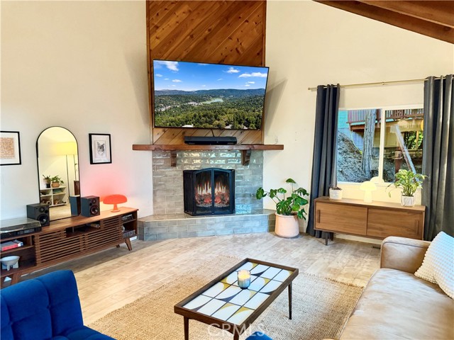 Detail Gallery Image 11 of 36 For 23746 Crest Forest, Crestline,  CA 92325 - 3 Beds | 2 Baths