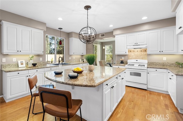 40090 Portsmouth Road, Temecula CA: https://media.crmls.org/medias/b6deb993-066d-4591-bc29-ec6cbf888254.jpg